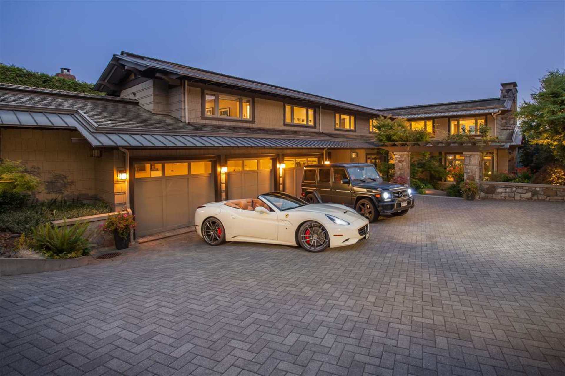 3280 Thompson Crescent